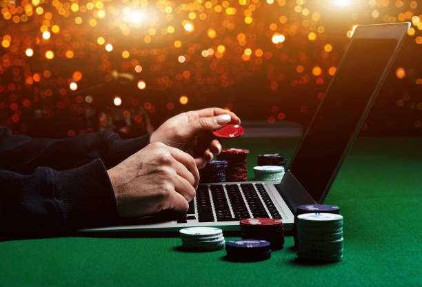 Lightning Roulette live dealer stream visible on maret88 login mobile interface